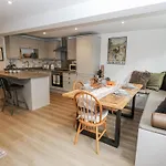 Canal View Apartamento *