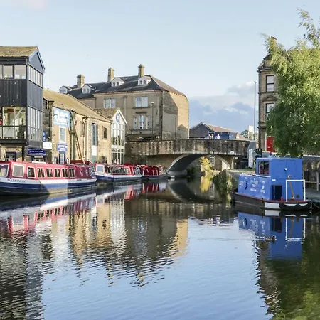 Canal View Daire
